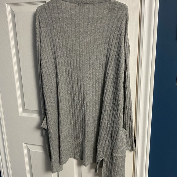 Cardigan with pockets - Picture 2 of 2